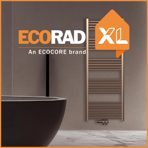 Koperen handdoekradiator in moderne wellness-badkamer met houten wastafelmeubel, natuurlijke tegels en warm licht: geborsteld koper met PVD-coating