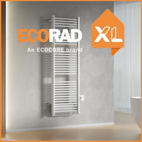 Spijlen-handdoekradiator in moderne badkamer: klassieke ladder met horizontale buizen, witte handdoeken over spijlen gevouwen, EcoRad Universal-6 aansluitsysteem